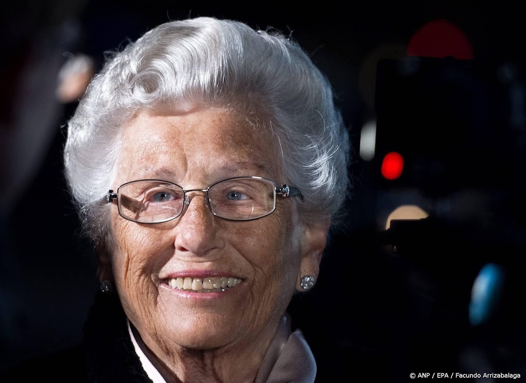 Noorse prinses Astrid waakt bij kist van broer Harald