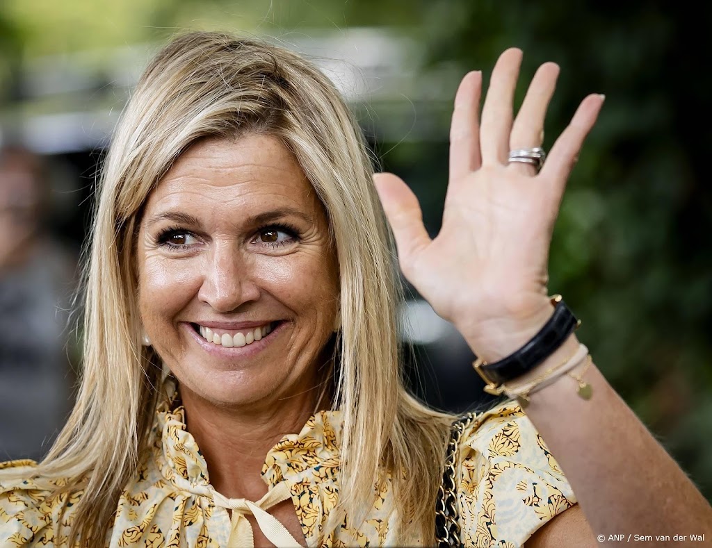 Máxima bezoekt designerstudio en filiaal van de HEMA in Amsterdam