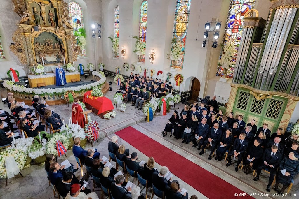 Zanger spiekte op hand tijdens optreden voor Harald