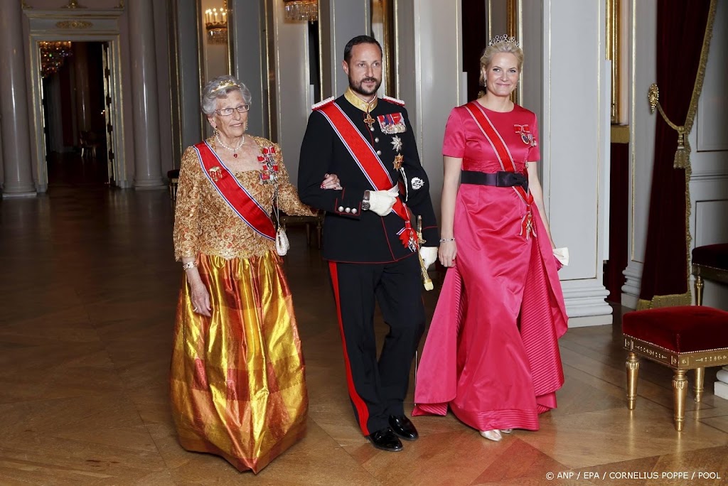 Koning Haakon prijst plichtsgetrouwe tante Astrid