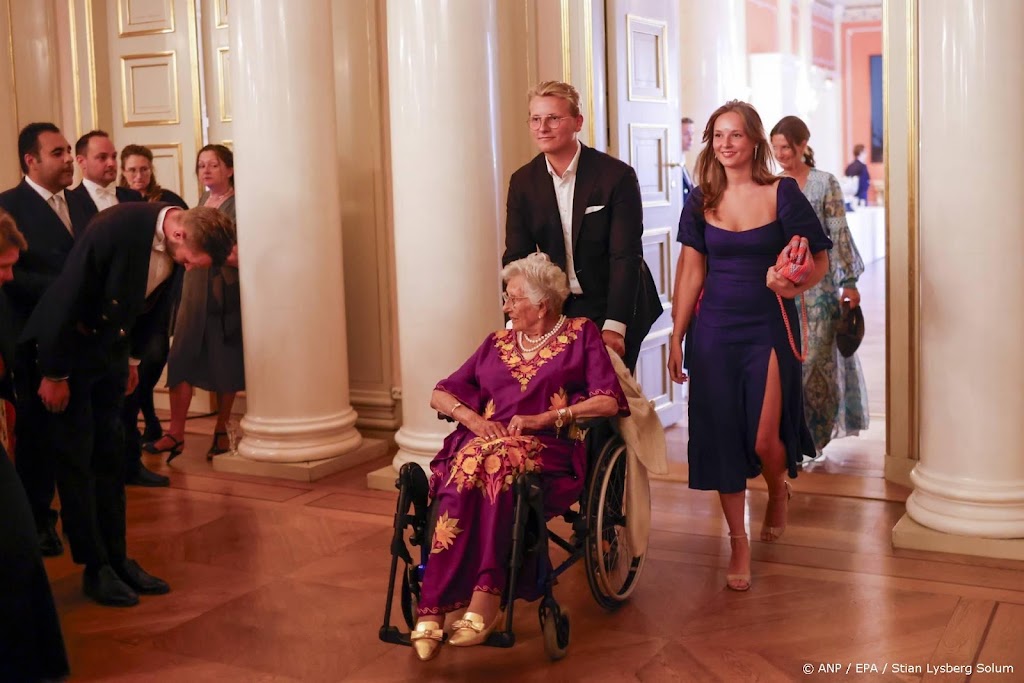 Premier Støre herdenkt 'toegewijde prinses Astrid'