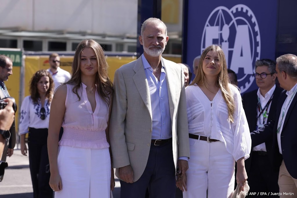 Felipe met dochters Leonor en Sofía bij Formule 1-race in Madrid