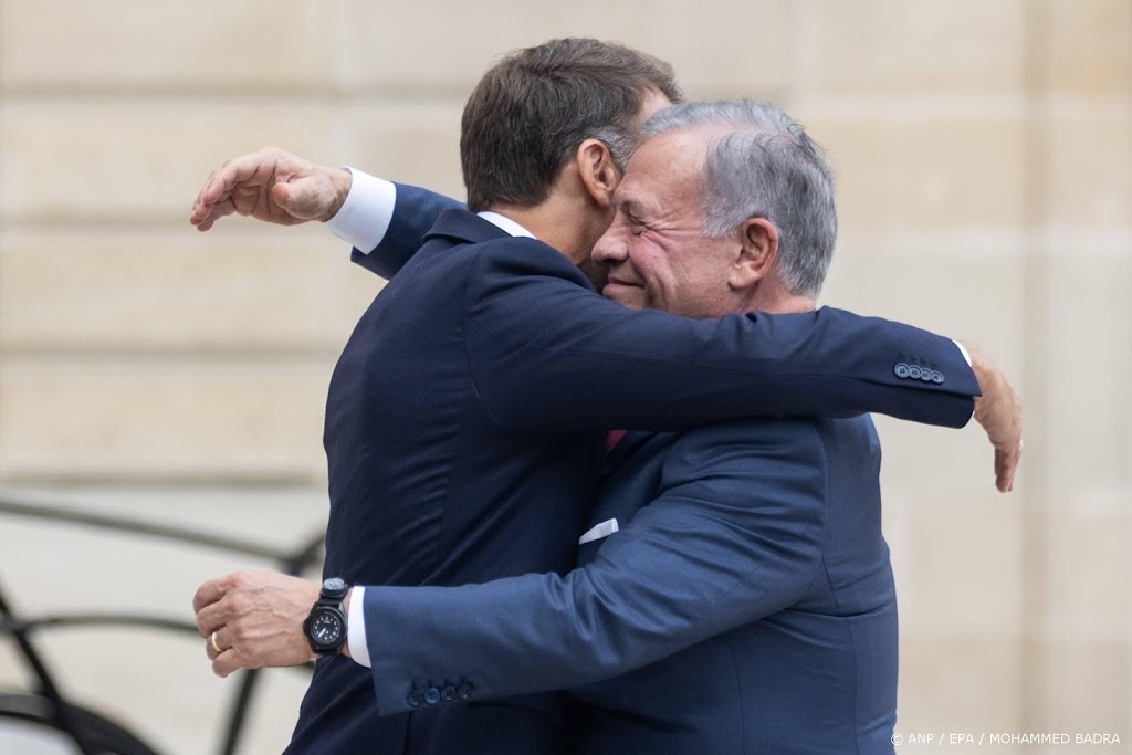 Jordaans koningspaar warm onthaald door Macron