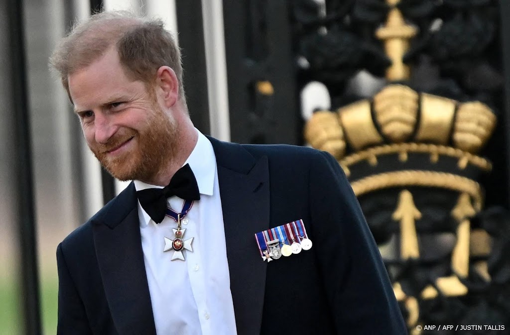 Harry kijkt terug op 'bewogen' weken sinds terugkeer naar VK