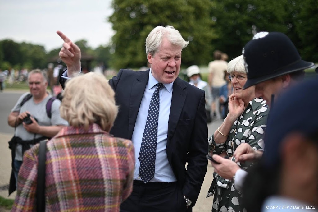 Broer van Diana verdedigt uitspraken over Charles in nieuw boek