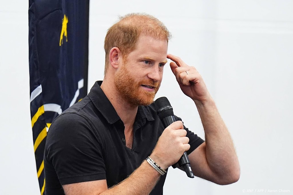 Harry weer zonder Meghan bij publiek optreden