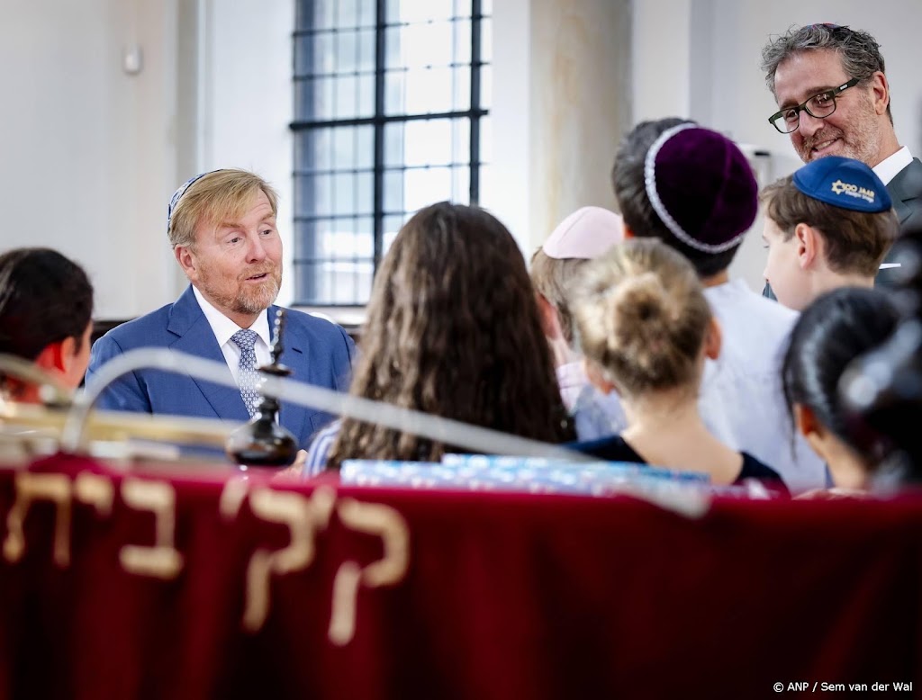 Koning toegezongen bij liberaal-Joodse gemeente Den Haag