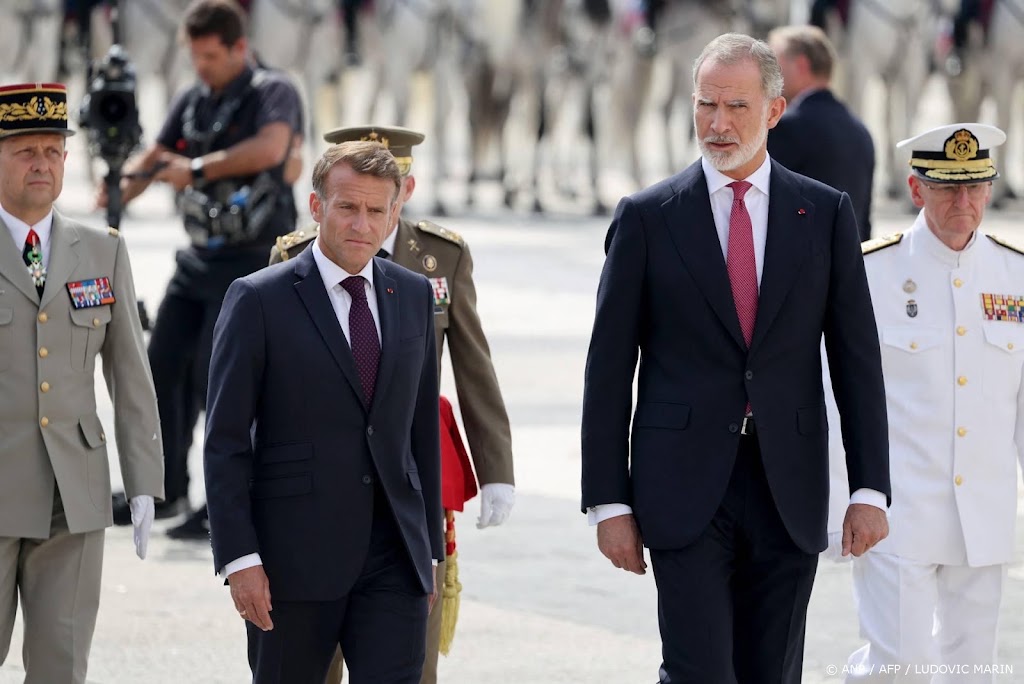 Felipe en Letizia verwelkomen Macron op staatsbezoek