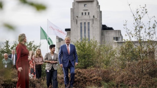 Willem-Alexander bezoekt stichting DemenTalent 