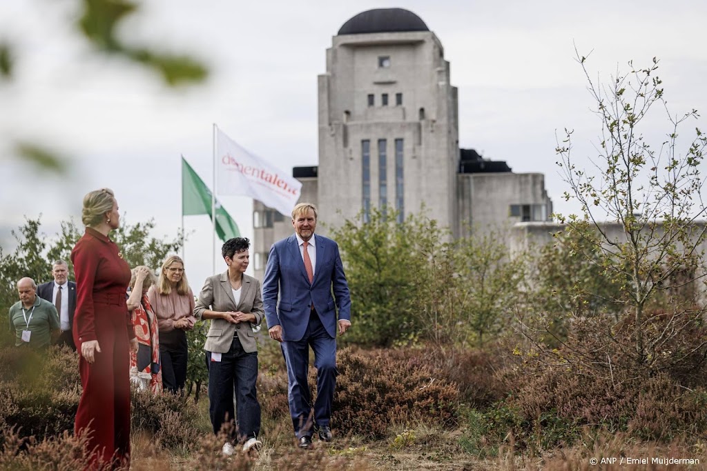 Willem-Alexander bezoekt stichting DemenTalent 
