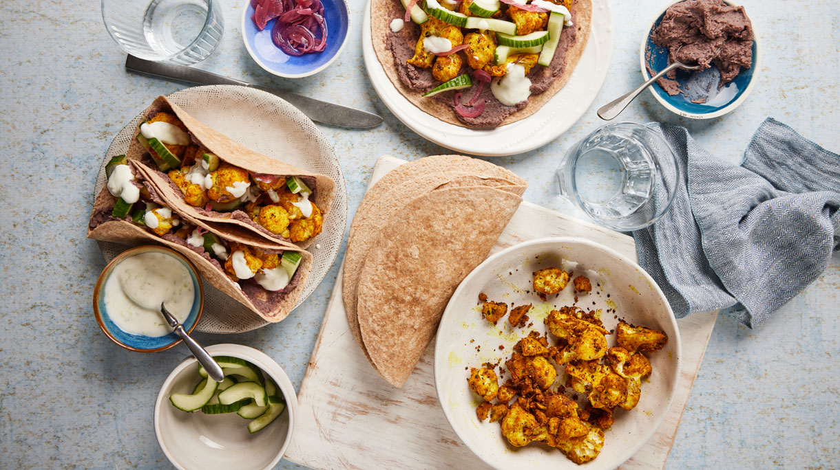 Geroosterde bloemkooltaco's met limoenyoghurt