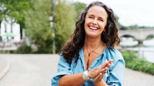 vrouw van 50 plus is gelukkig