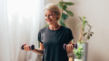 Vrouw doet aan krachttraining