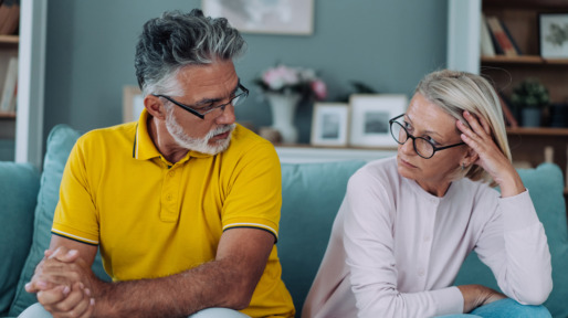senior koppel jaloerse vrouw
