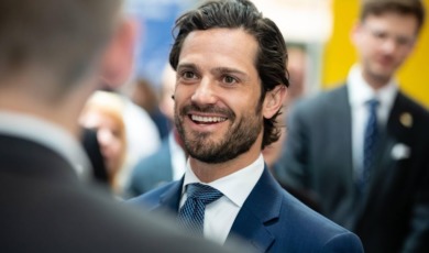 Carl Philip reikt prijs uit aan Zweedse chef-kok van het jaar