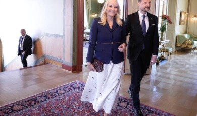 Mette-Marit niet bij troonrede Haakon wegens ziekte