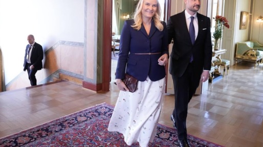Mette-Marit niet bij troonrede Haakon wegens ziekte