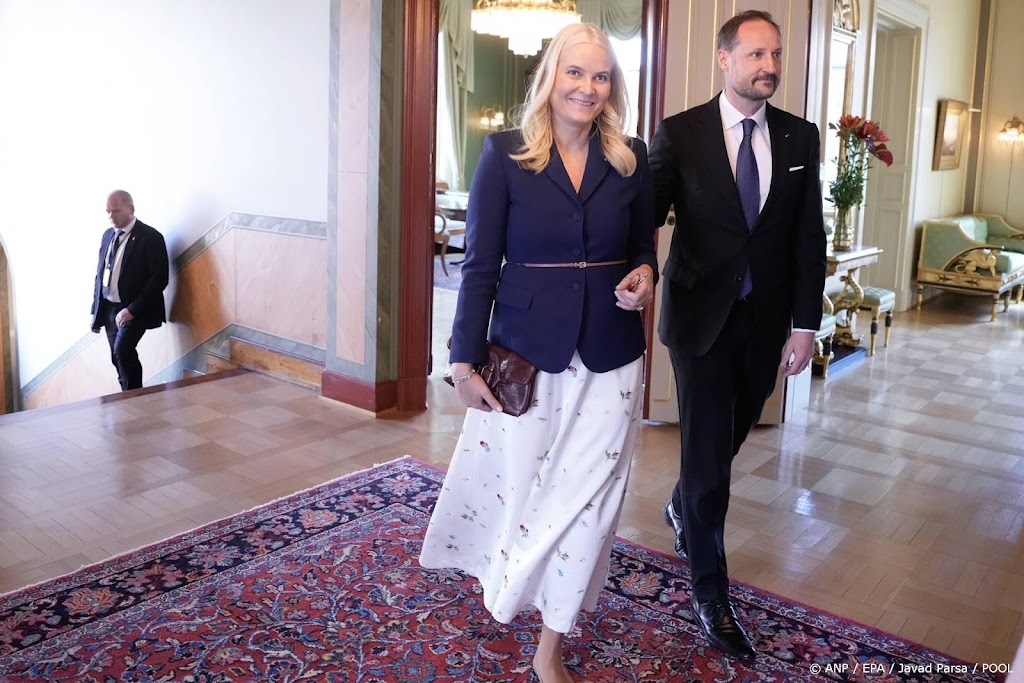 Mette-Marit niet bij troonrede Haakon wegens ziekte