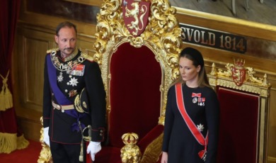 Haakon pleit voor 'veilig land' in eerste troonrede als koning