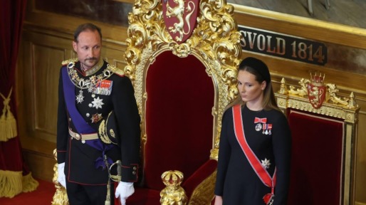 Haakon pleit voor 'veilig land' in eerste troonrede als koning