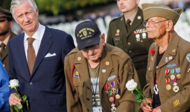 Filip brengt eerbetoon op Amerikaanse militaire begraafplaats