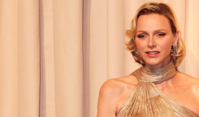 Prinses Charlène verlicht Casinoplein in Monte Carlo roze