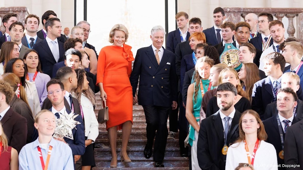 Filip en Mathilde ontvangen Belgische medaillewinnaars op paleis