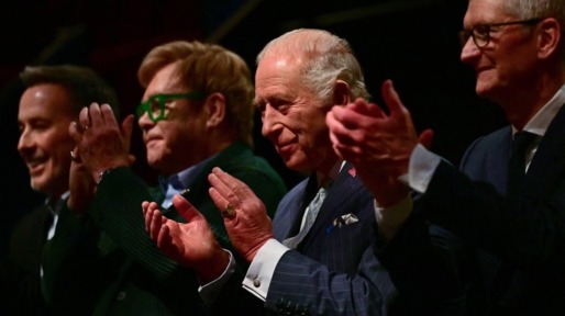 Charles bezoekt muziekworkshop in Londen met Elton John