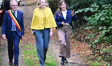 Koningin Mathilde bezoekt kwetsbare gezinnen