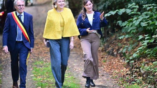 Koningin Mathilde bezoekt kwetsbare gezinnen