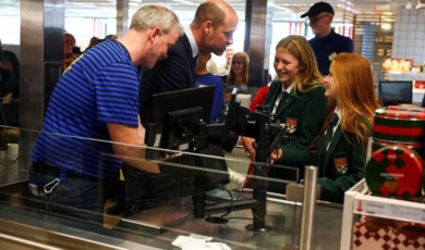 William en Catherine springen bij in IKEA