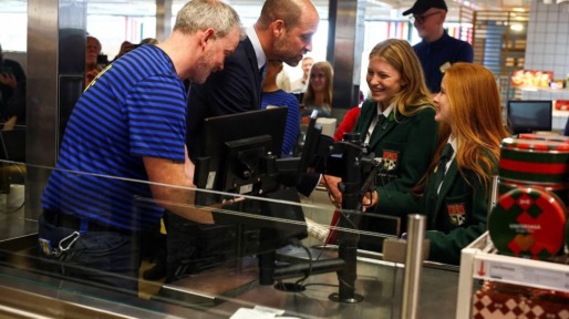 William en Catherine springen bij in IKEA