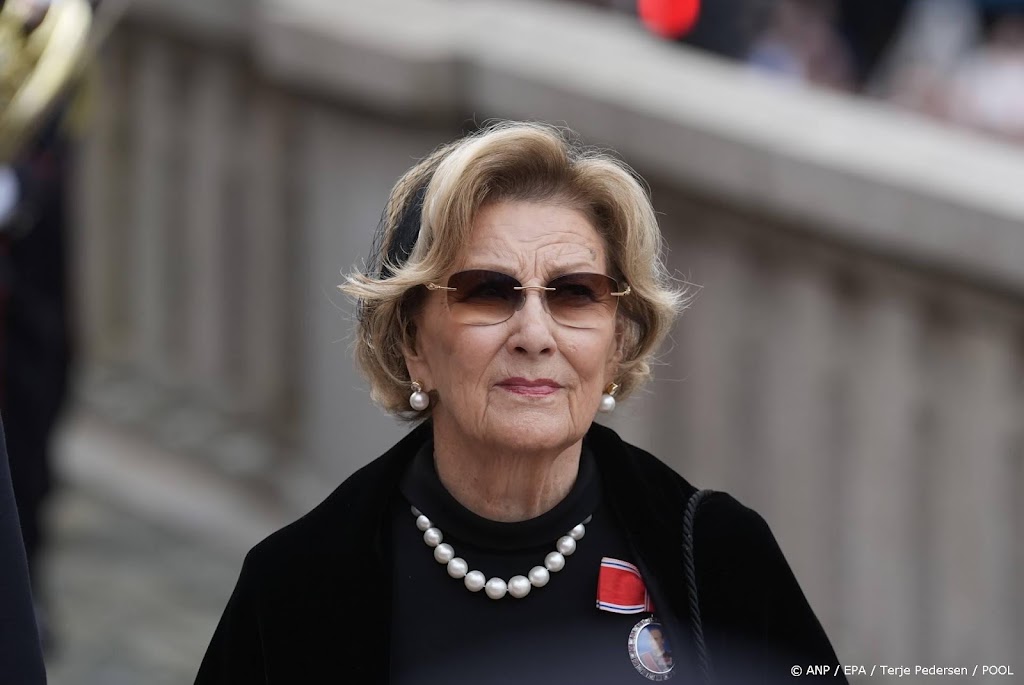 Koningin-moeder Sonja maandag weer aan het werk