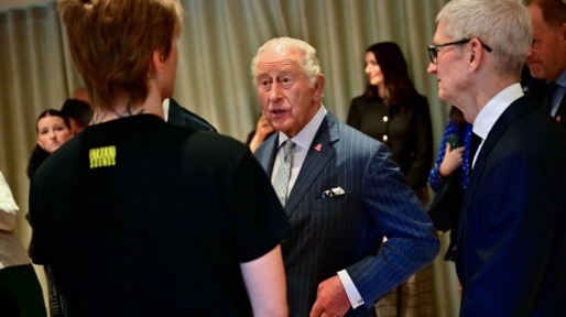 Charles feliciteert veiligheidsorganisatie met 10-jarig bestaan