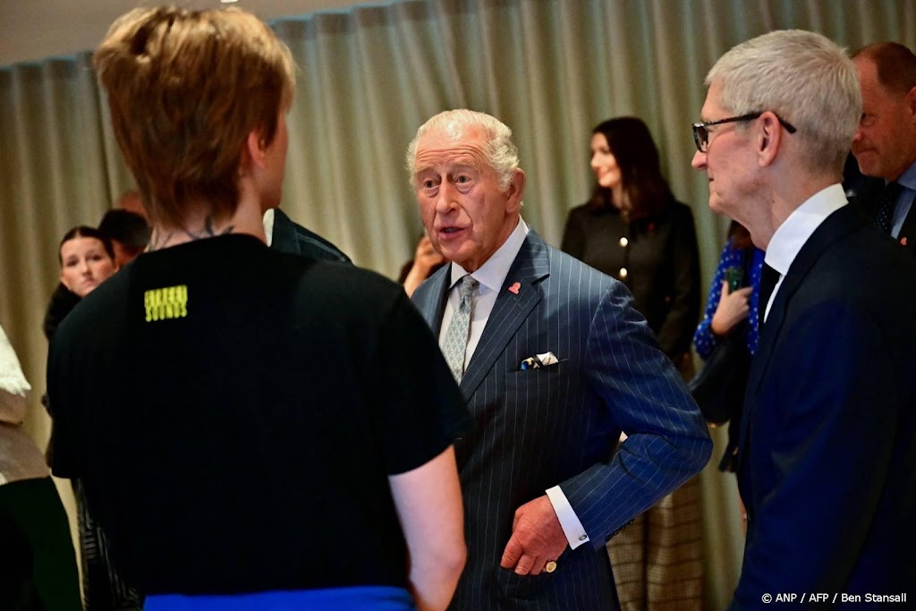 Charles feliciteert veiligheidsorganisatie met 10-jarig bestaan