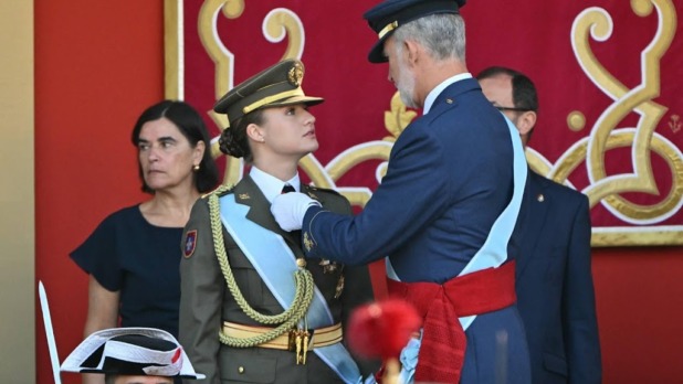 Leonor laat hoge onderscheiding vallen op nationale feestdag