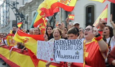 Inwoners Ceuta verzamelen zich voor Spaans koningspaar