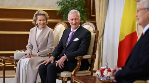 Filip en Mathilde wagen zich aan boogschieten in Kazachstan