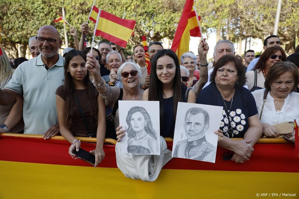 Felipe en Letizia door duizenden bezoekers verwelkomd in Melilla