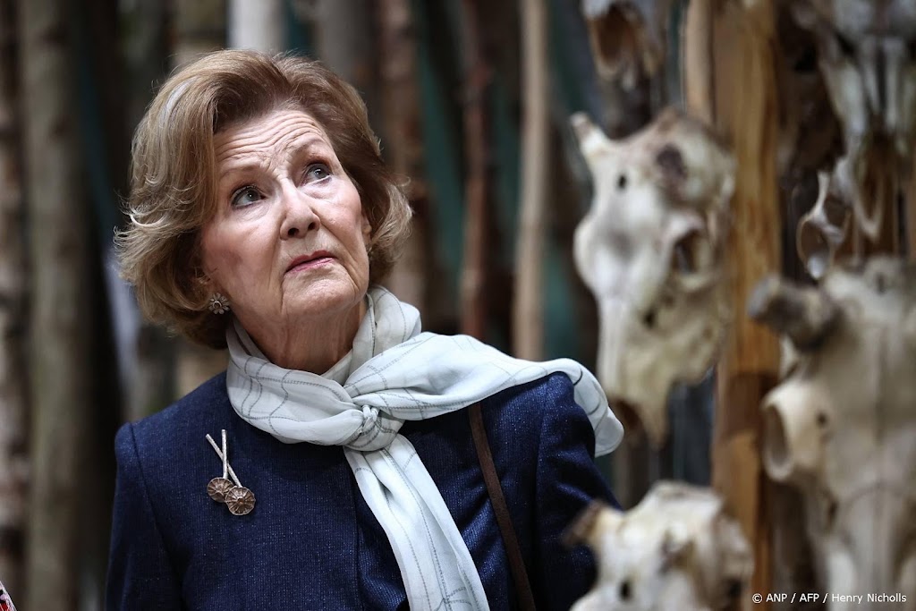 Koningin Sonja maakt keramische kunstwerken voor ingang kunsthal