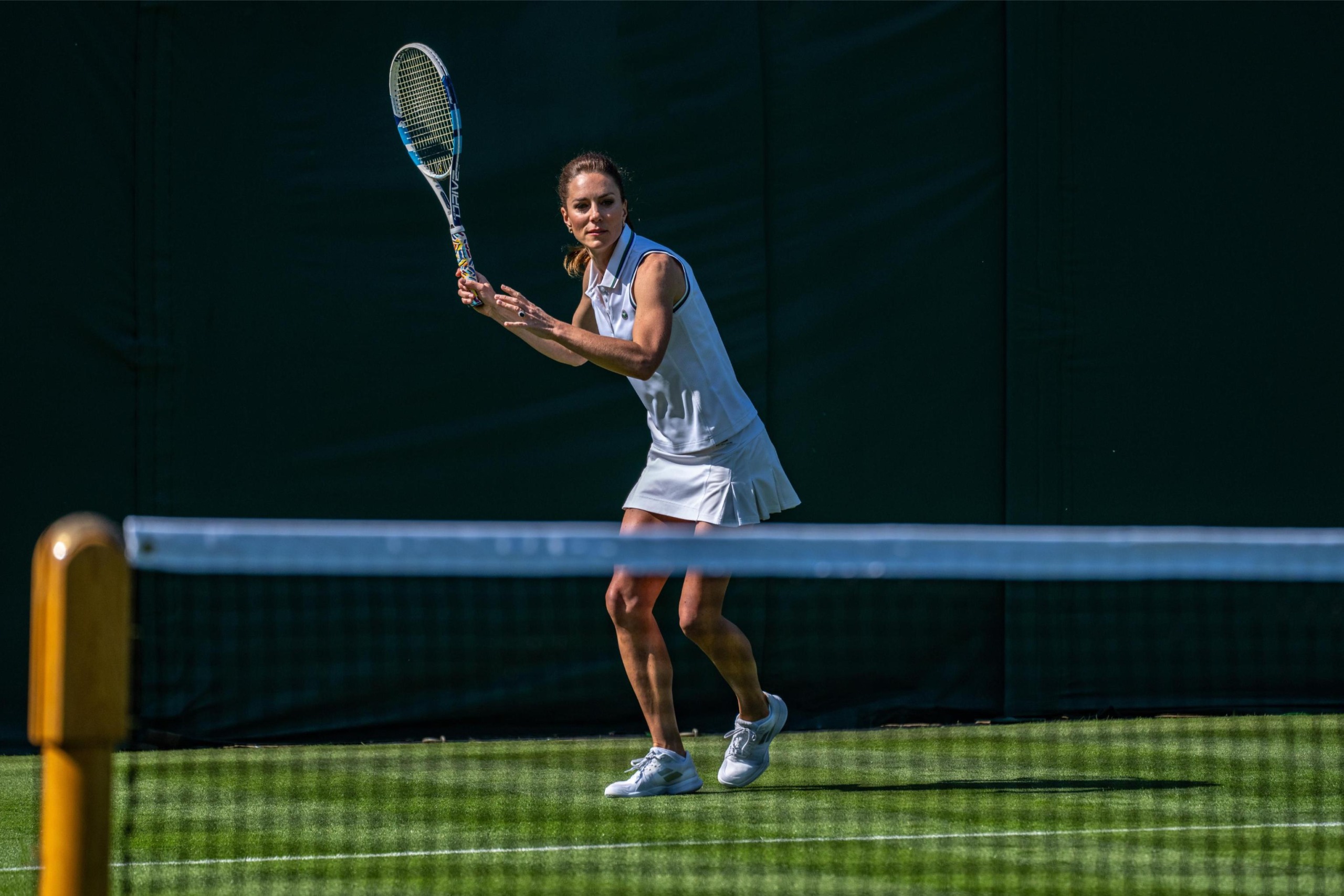 Catherine speelt tennis