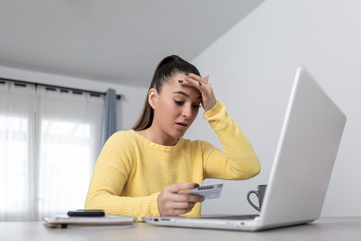 Vrouw wordt opgelicht via internet