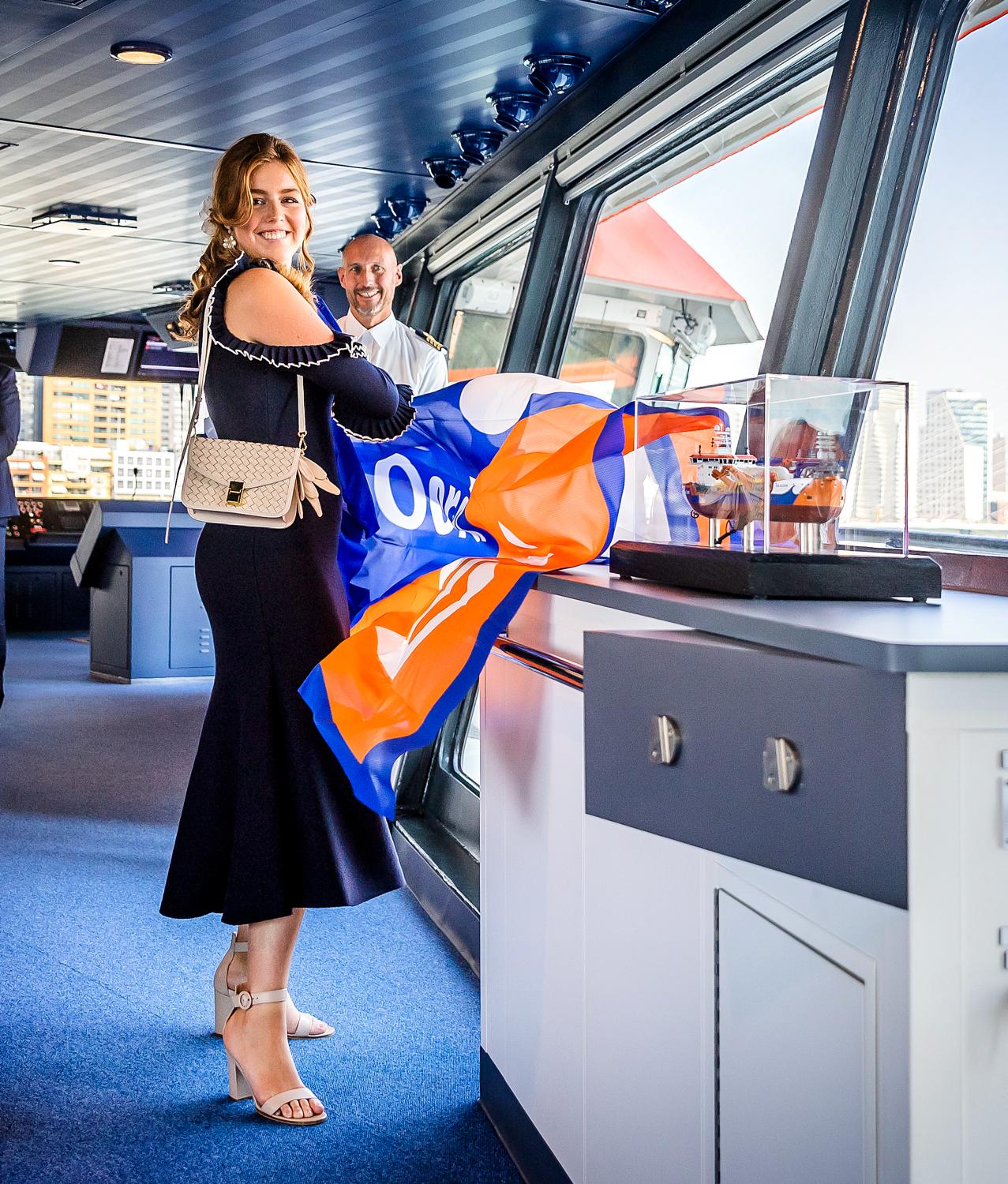 Prinses Alecia doopt schip
