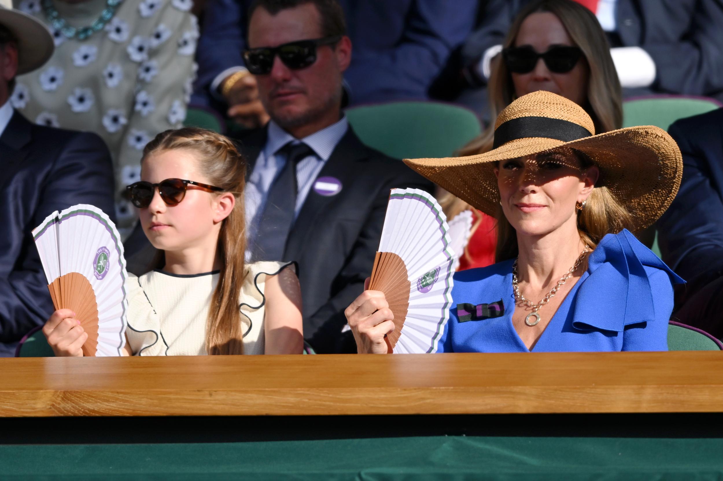 Catherine en Charlotte op de tribune van Wimbledon